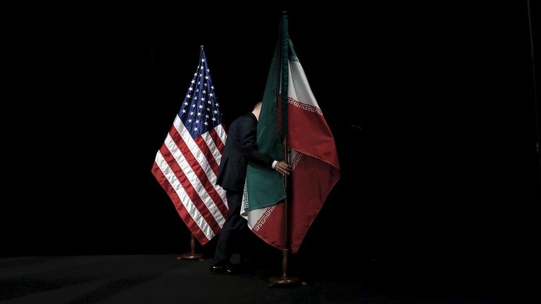 العلمان الإيراني والأمريكي (الأرشيف)