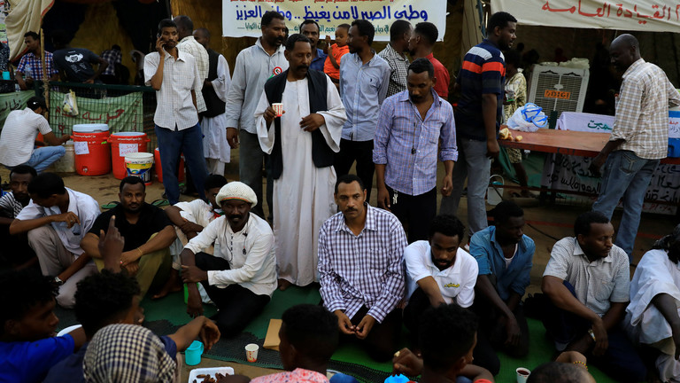 "قوى إعلان الحرية والتغيير" تدعو السودانيين للالتحاق بساحة الاعتصام