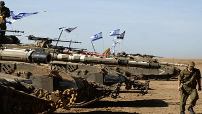 فلسطينيون يخرقون الحدود ويستولون على معدات للجيش الإسرائيلي