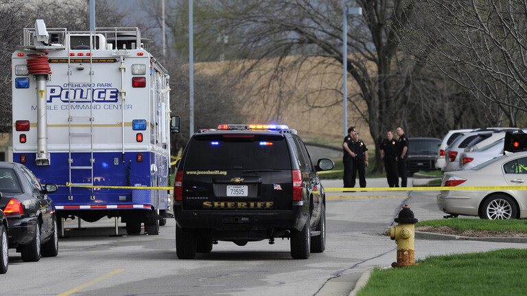 مقتل 4 أشخاص وإصابة آخرين بإطلاق نار في كانساس الأمريكية