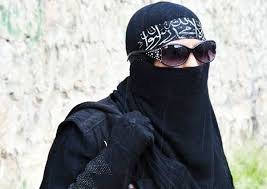 داعشي مغربي يهدى زوجته الأجنبية "حزاما ناسفا" ليلة الزفاف