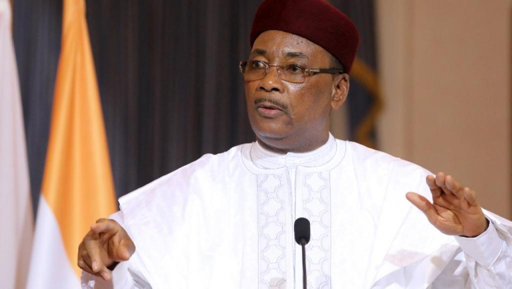 الحزب الحاكم بالنيجر يستهجن مطالبة الرئيس بمأمورية ثالثة