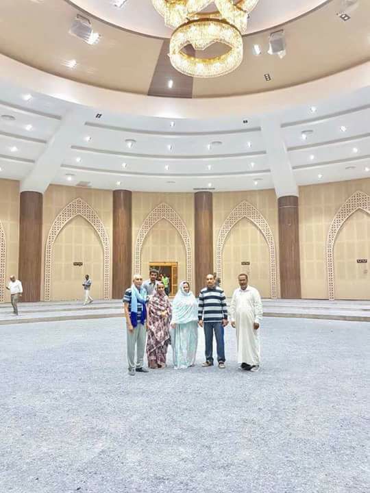 الرئيس ووبعض أعضاء الحكومة "يريضون" في القصر الجديد (صورة)