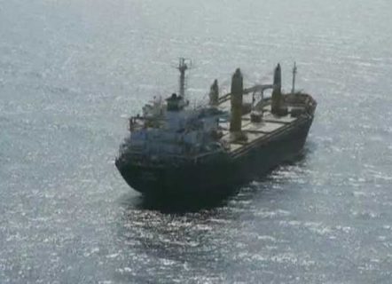 التحالف العربي يعلن إجلاء مصاب من سفينة إيرانية