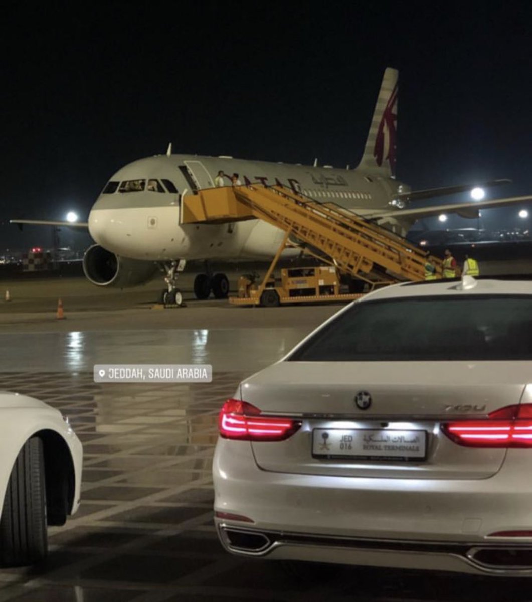 الطائرة الأميرية اثناء هبوطها في مطار جدة