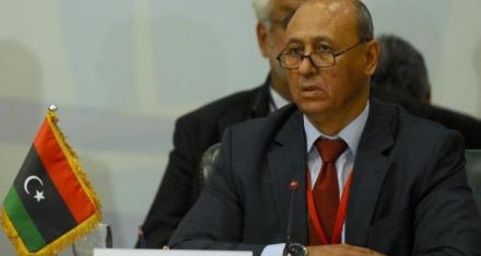 موظفو السفارة الليبية بالقاهرة يطالبون بطرد "محمد عبد العزيز"