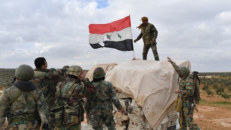 عناصر من الجيش السوري في منطقة مدينة منبج (أرشيف)