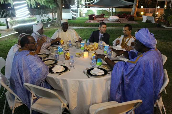 في ظل تشريعها احتلال القدس..موريتانيون على مائدة سفير اترامب! (صور)