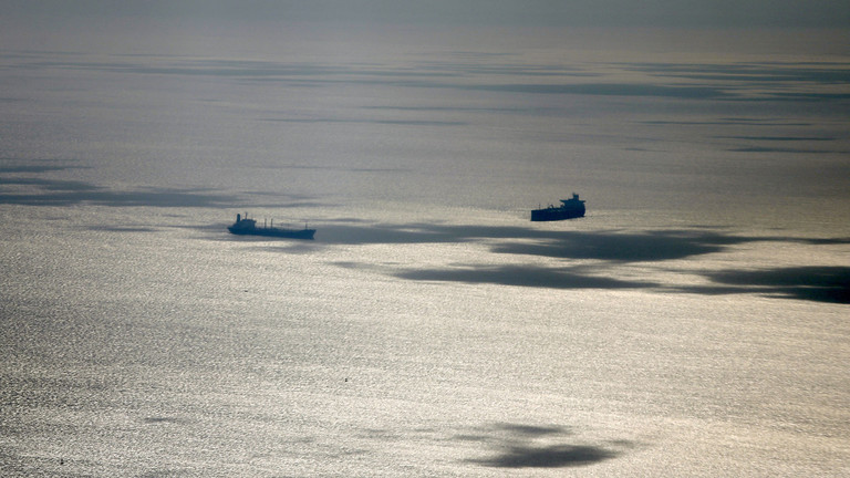 قلق دولي من إعلان الصين حالة تأهب قصوى لسفنها في مضيق استراتيجي
