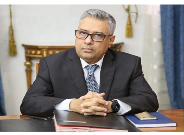 وزير الاقتصاد والصناعة الشيخ الكبير ولد مولاي الطاهر