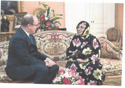 موريتانية تقدم أرواق اعتمادها سفيرة لإحدى أصغر دول العالم -صورة