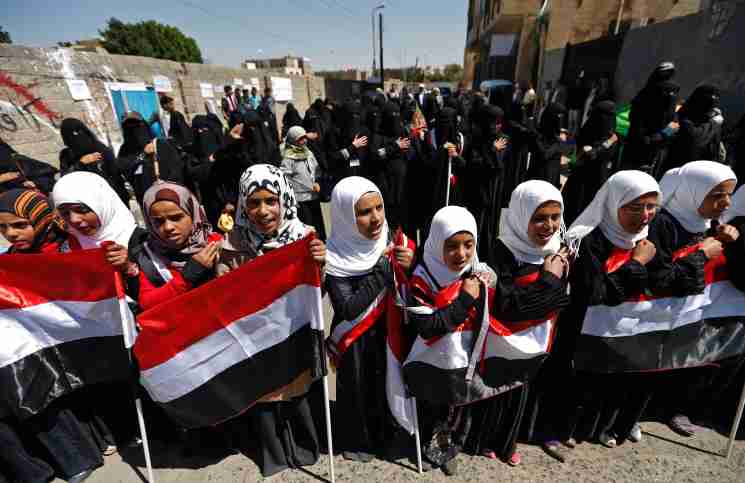نساء ينفذن اعتصاما في صنعاء احتجاجا على استمرار الحرب في اليمن