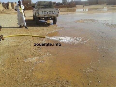 عمليات لشفط مياه تهدد الأطفال بمساعدة من نائب بئر ام اكرين