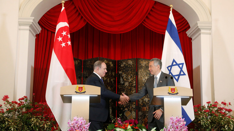 رئيس الوزراء سنغافورة، لي هسينج لونج ونظيره الإسرائيلي بنيامين نتنياهو