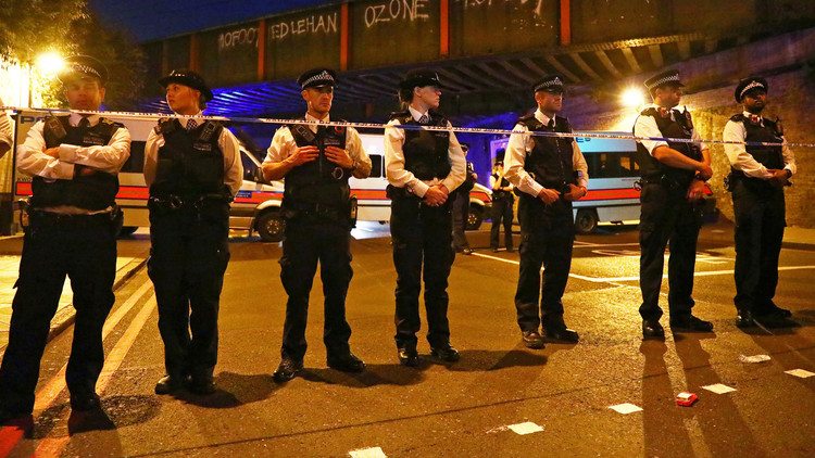 الشرطة البريطانية تطوق مكان الحادث