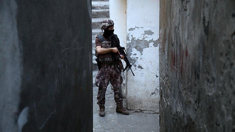 اعتقال 10 عراقيين يشتبة في علاقاتهم بـ"داعش"