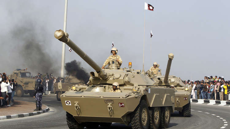 دبابات قطرية في شوارع الدوحة