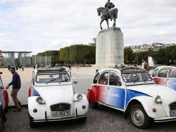 باريس تحظر سير السيارات القديمة في شوارعها