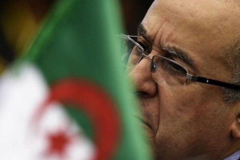 محنة الاستفتاء وعسكر الجزائر يرميان بالبوليساريو صوب موريتانيا