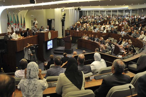 برلمان الجزائر يصادق بالأغلبية على "خطة التقشف"