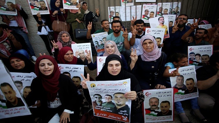 مظاهرات أهالي الأسرى الفلسطينيين المطالبة بإطلاق سراحهم