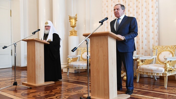وزير الخارجية سيرغي لافروف والبطريرك كيريل بطريرك موسكو وسائر روسيا