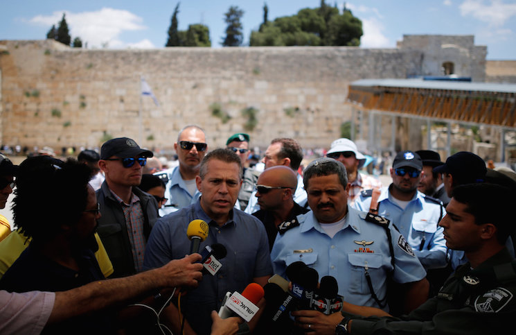 وزير إسرائيلي: فيسبوك “وحش مخيف” ويخرّب عمل الشرطة الإسرائيلية