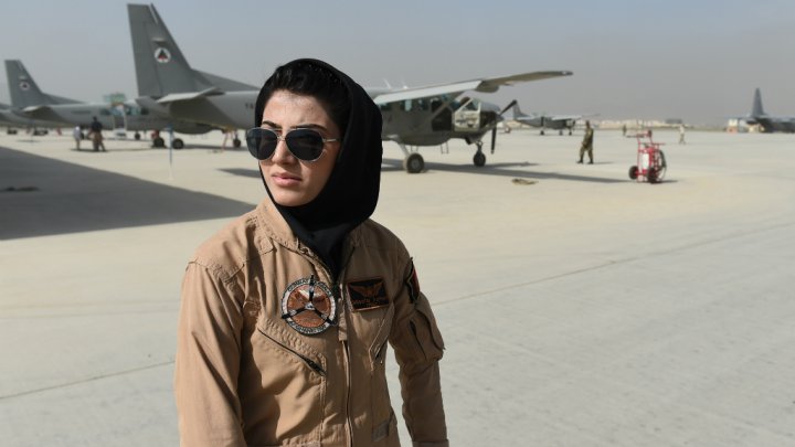 أول طيارة أفغانية تطلب اللجوء في أمريكا وتثير جدلا وطنيا-