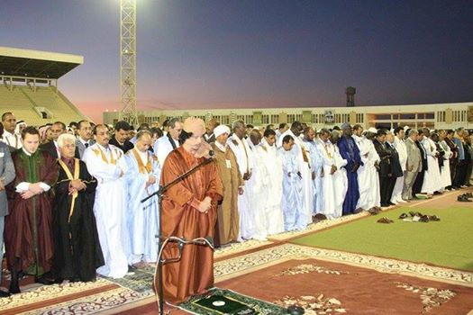 الإجماع السياسي على إمامة القذافي الذي أخرمه ولد سيدي يحي بقوله المكان يكفي للحكم على تلك الصلاة