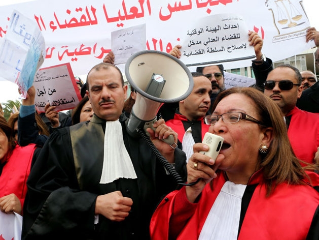 ﻿قضاة تونس يدخلون في إضراب عام... والحكومة تتراجع ع