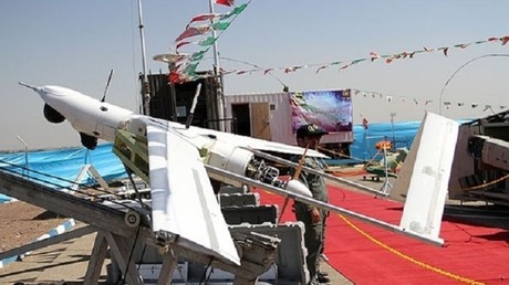 إيران تعرض طائرة من الجيل الخامس.. والخبراء يشككون