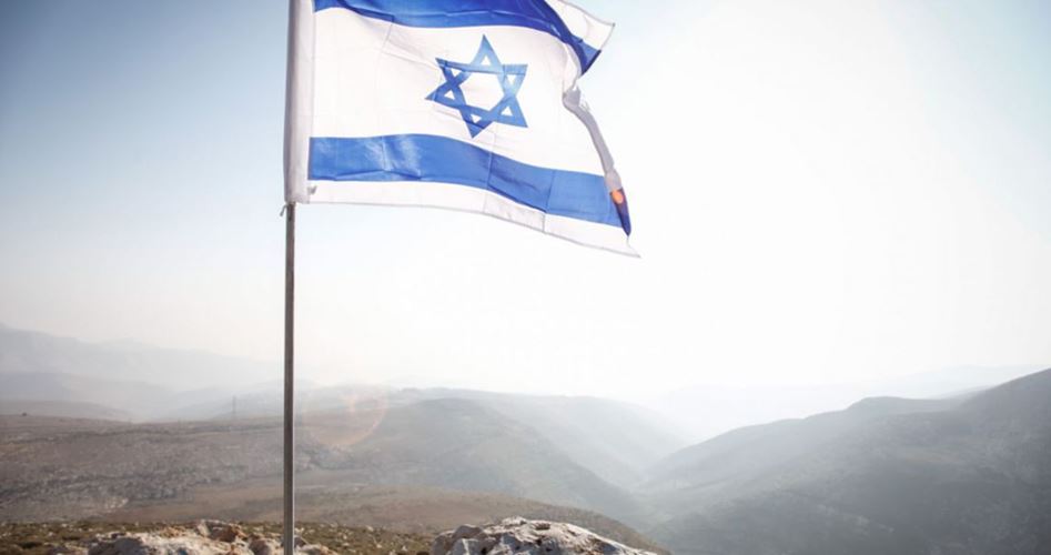 مشروع قانون في "الكنيست" يلزم المسؤولين رفع العلم "الإسرائيلي"