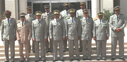 جنرالات موريتانيا في صورة تذكارية بعد الإطاحة بولد الشيخ عبد الله