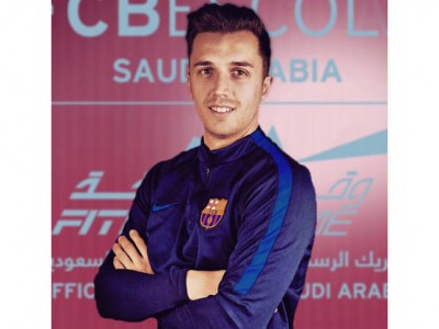 إسلام لاعب برشلونة السابق في السعودية – فيديو