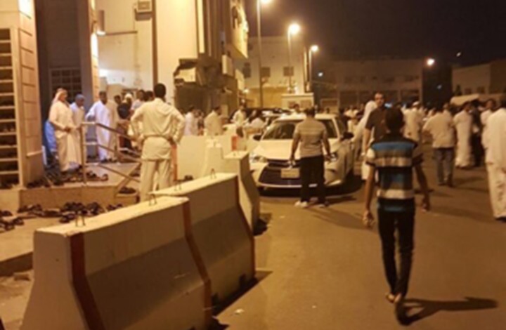 تفجير انتحاري قرب المسجد النبوي وآخر في القطيف