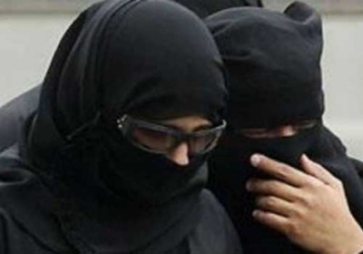 إعلامية سعودية ترد على تسريب صورها بالملابس الداخلية