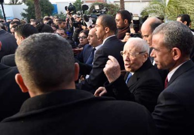 السبسي: ديمقراطية تونس مهددة والجيش سيحمي مؤسسات الدولة