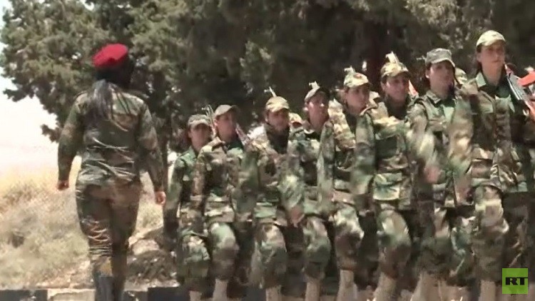كاميرا RT تواكب كتيبة المغاوير النسائية السورية (فيديو)