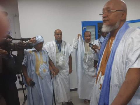 الرئيس السابق لموريتانيا يجتمع بالحزب الحاكم في مقر الحزب (صور)