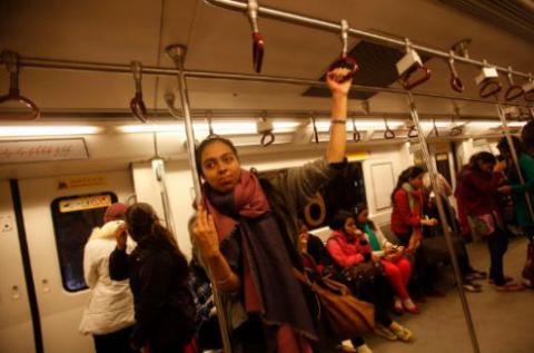 الهند تحمي النساء من الجرائم بتوفير مواصلات عامة مجانية