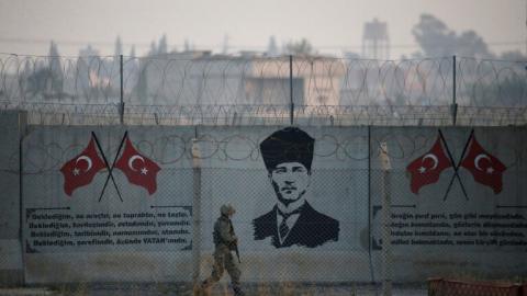 جندي تركي قرب الحدود التركية السورية