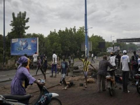 رجل دين بارز يدعو إلى التهدئة بعد اضطرابات دامية في مالي