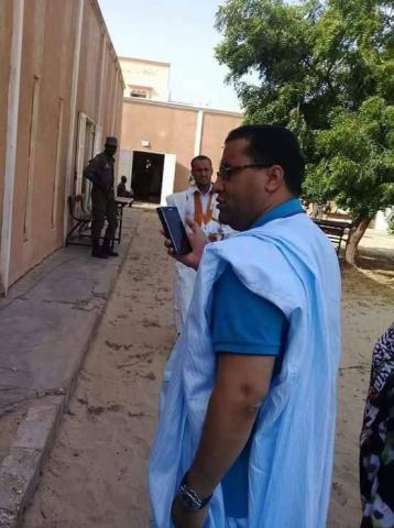 رصد مدير حملة نواكشوط  وحيدا في مكتب للتصويت! 