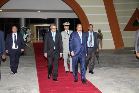 ولد عبد العزيز يصحب وزيرين وعدد من المعاونيين إلى عمان