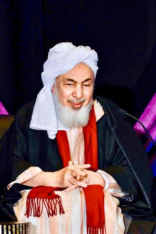 الشيخ عبد الله بن بيه رئيس منتدى تعزيز السلم  