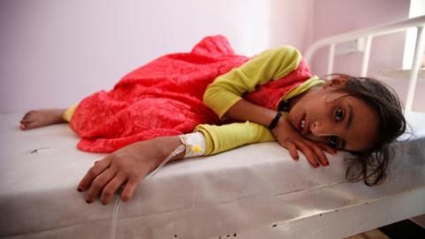 طفلة يمنية مصابة بالكوليرا