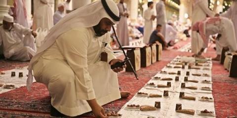 السعودية تلغي خدمة الإفطار في المسجد النبوي خلال رمضان