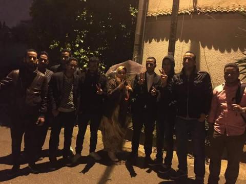  وضع "اللحامة" على باب سفار بداخلها طلاب في تونس