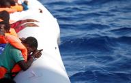 سفن تابعة لمنظمات إنسانية تنقذ أكثر من 700 مهاجر في البحر المتوسط