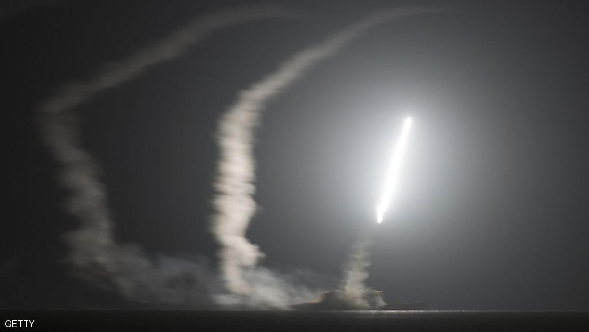 أمريكا تقصف قاعدة جوية سورية بأكثر من 50 صاروخ كروز